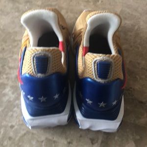 Nike size 10.5 shox gravity USA